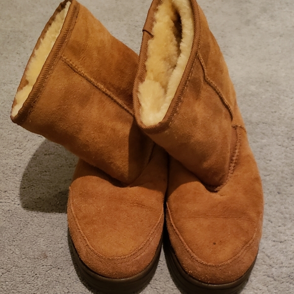 UGGS BOOTS, Classic Short, Chestnut, Size 6 - Picture 4 of 6